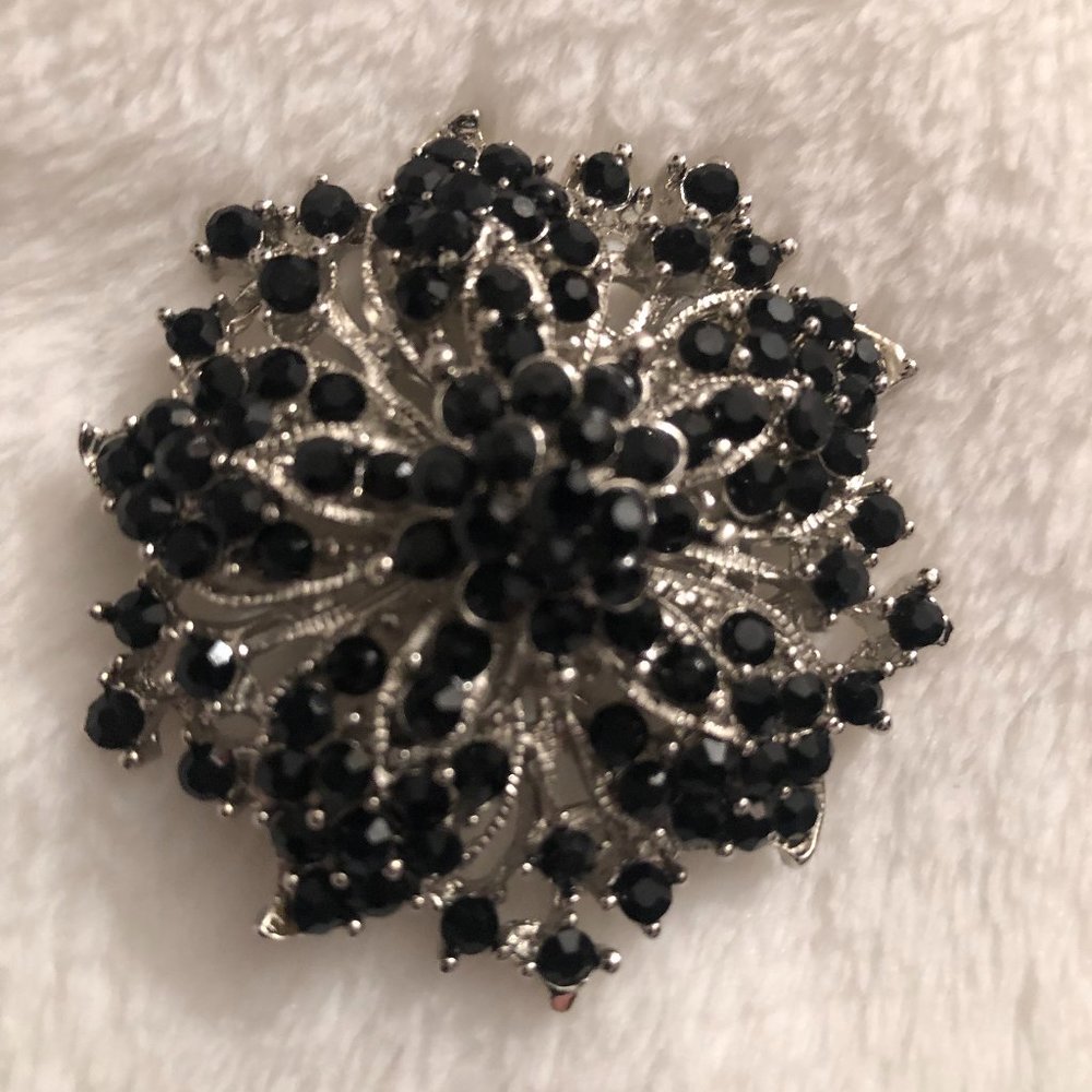 Rhinestone flower shape, black and silver brooch